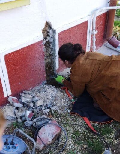 Épületdiagnosztika vályog épületeknél vizesdési problémák esetén. Költséghatékony, természetes megoldások vizes falakra