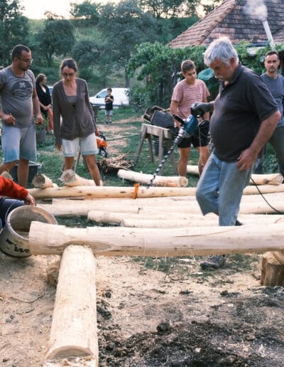 Intenzív ács képzés a tetőt saját maguknak felújítani vagy építeni szándékozóknak. Faanyagismeret. Szerszámok. Csapolások.