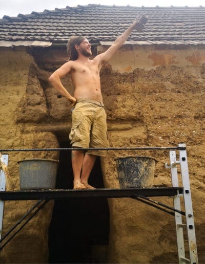 A kapott támogatásokból lehetőséget biztosítunk rászorulóknak ingyenes részvételre oktatásainkon vagy tanácsadásainkon.