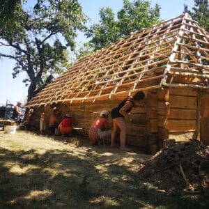 Présház közös tapasztása worksopunkon. Tanuld ki te is a faltapasztás tudományát és váltsd valóra álom otthonodat!