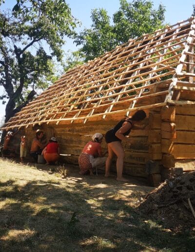 Présház közös tapasztása worksopunkon. Tanuld ki te is a faltapasztás tudományát és váltsd valóra álom otthonodat!