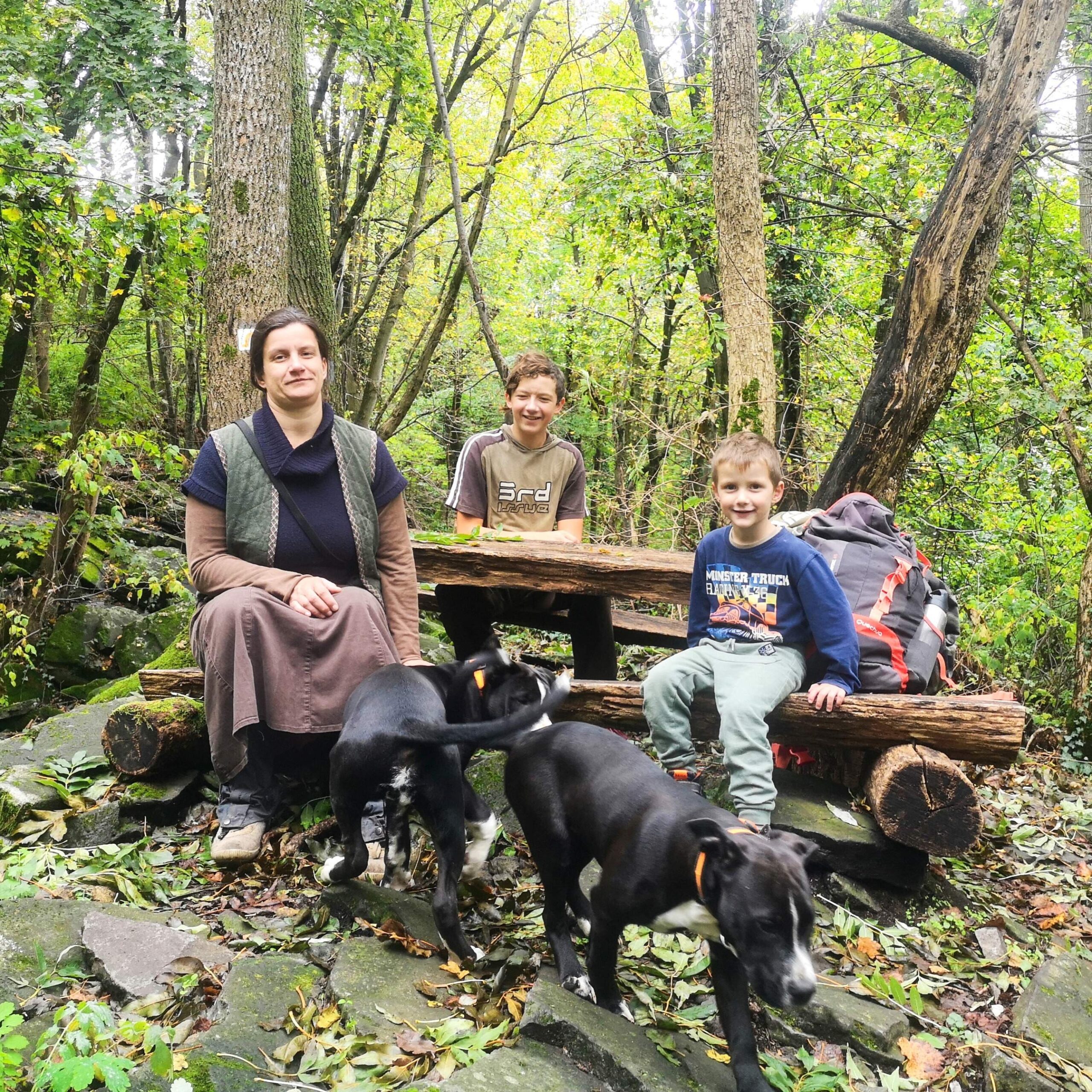 kirandulas-csaladommal A záró társulások megmutatják, mi történne emberi jelenlét nélkül a tájban. Zero waste kirándulás családommal.