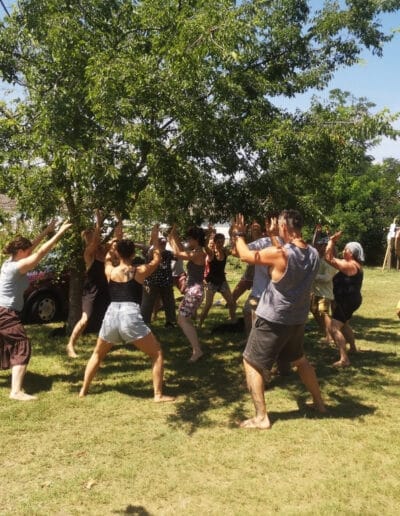 Vályogos törzsizmokat erősítő gyakorlatok a felnőttképzés keretében