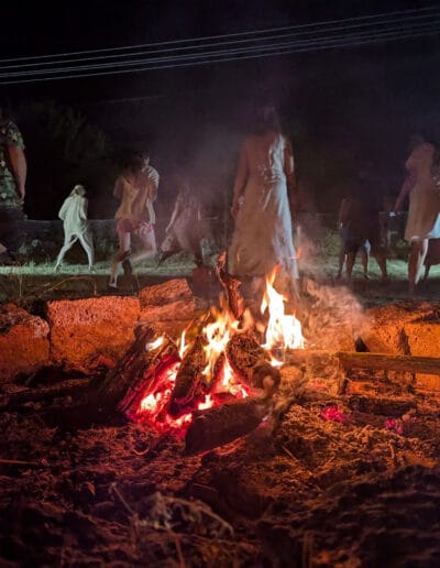 Sármíves képzésn "folk-fitness" a tábortűz mellett