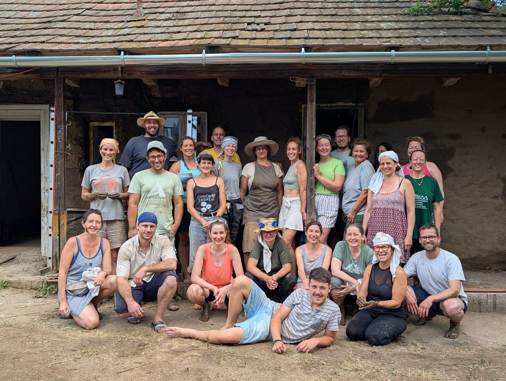 Saját önellátó tanyám külső erőforrásoktól mentesen, fenntartható, permakultúrás módon biztosítja életterünket.