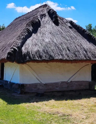 Sok száz parasztházat, majorságot, régi épületet vizsgálhattam. Megtehettem, hogy ezeknek a kialakítási módjait lejegyeztem.