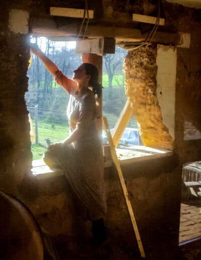 A régi parasztházak legtöbbje a pusztulás különböző fokait már elérte, így megfigyelhettem, hogy hogyan hat rájuk az idő.